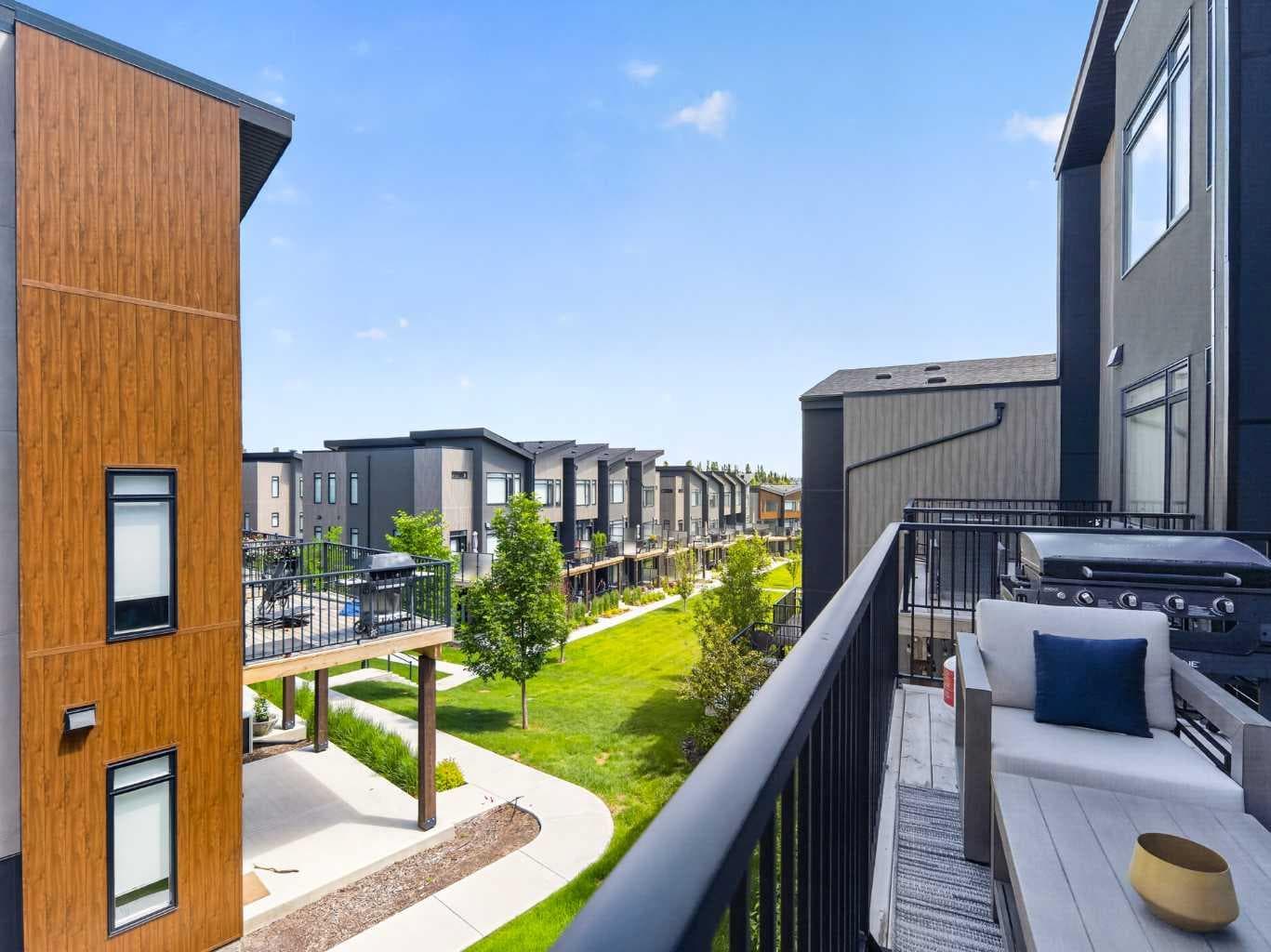 307 Royal Elm Road NW
