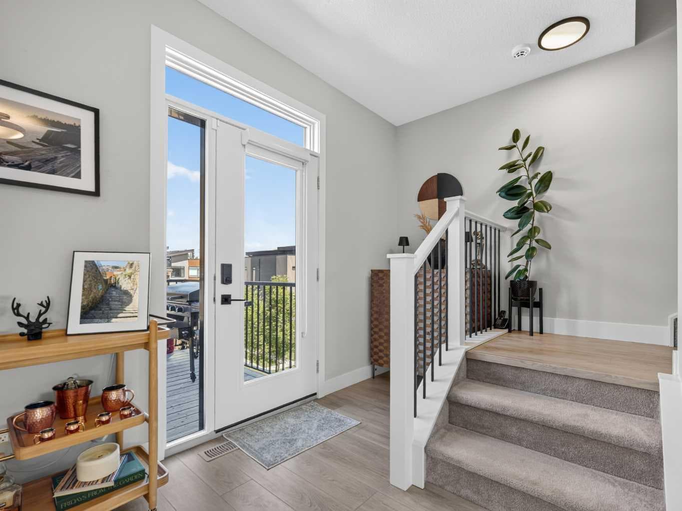 307 Royal Elm Road NW