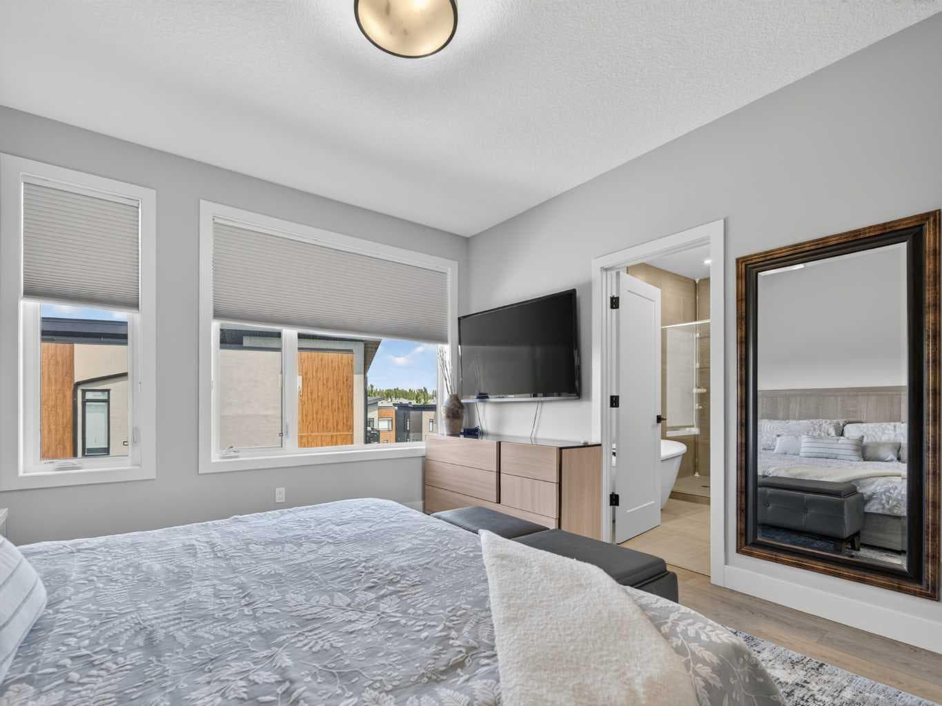 307 Royal Elm Road NW