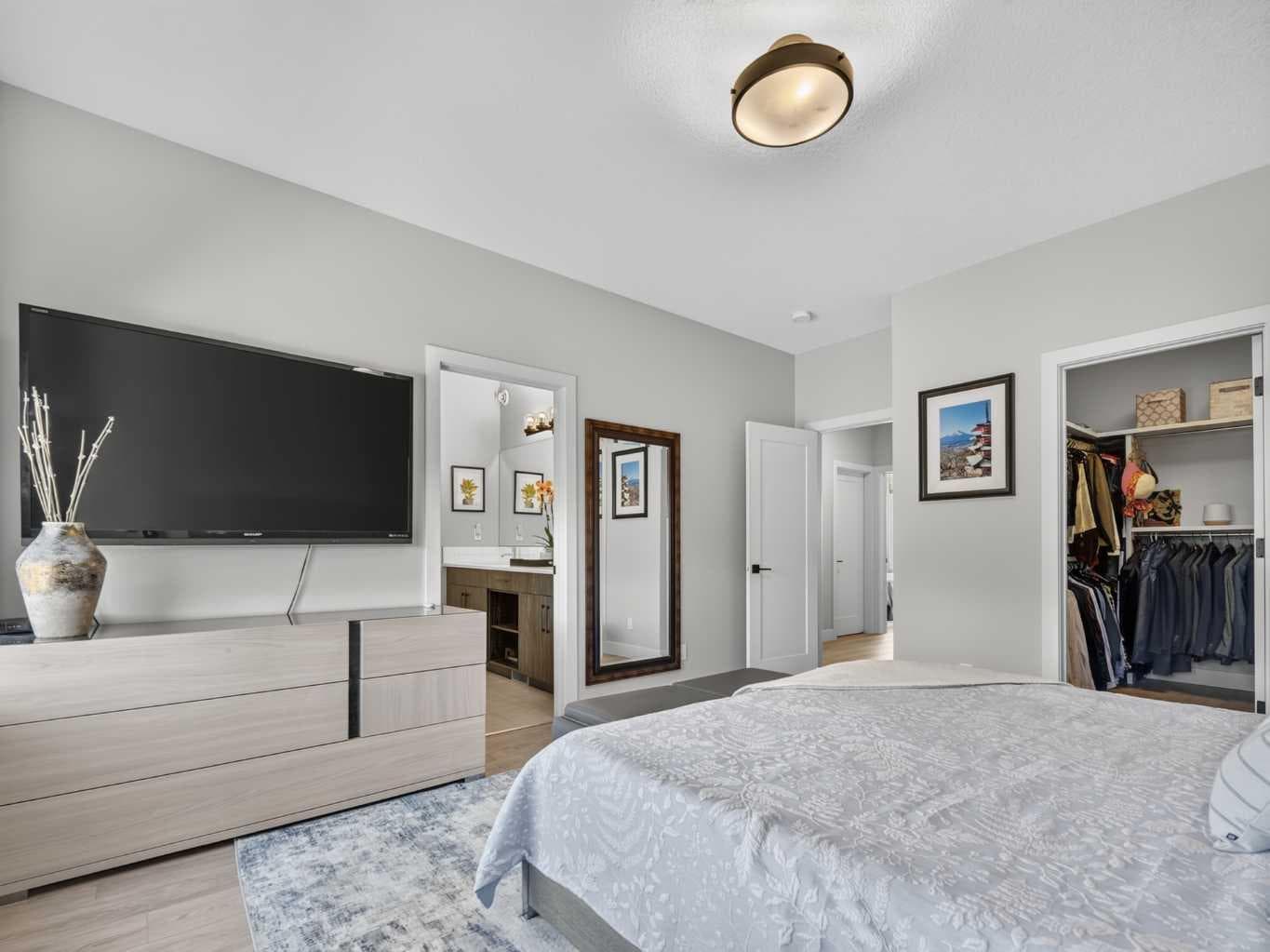 307 Royal Elm Road NW