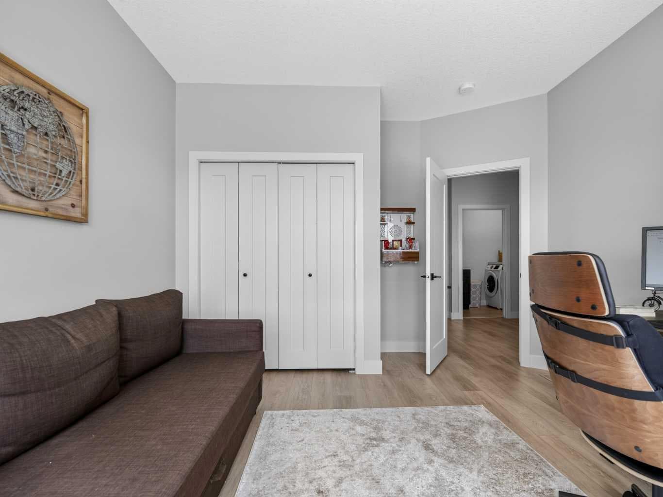 307 Royal Elm Road NW