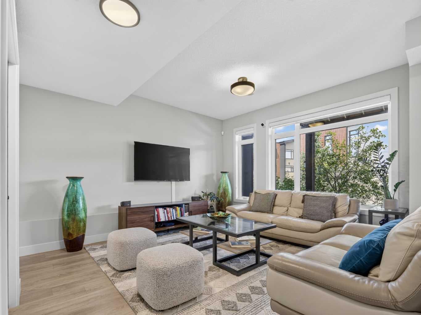 307 Royal Elm Road NW