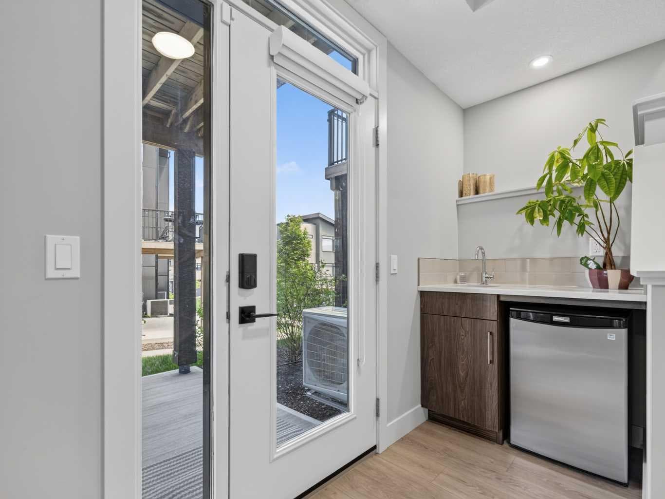 307 Royal Elm Road NW