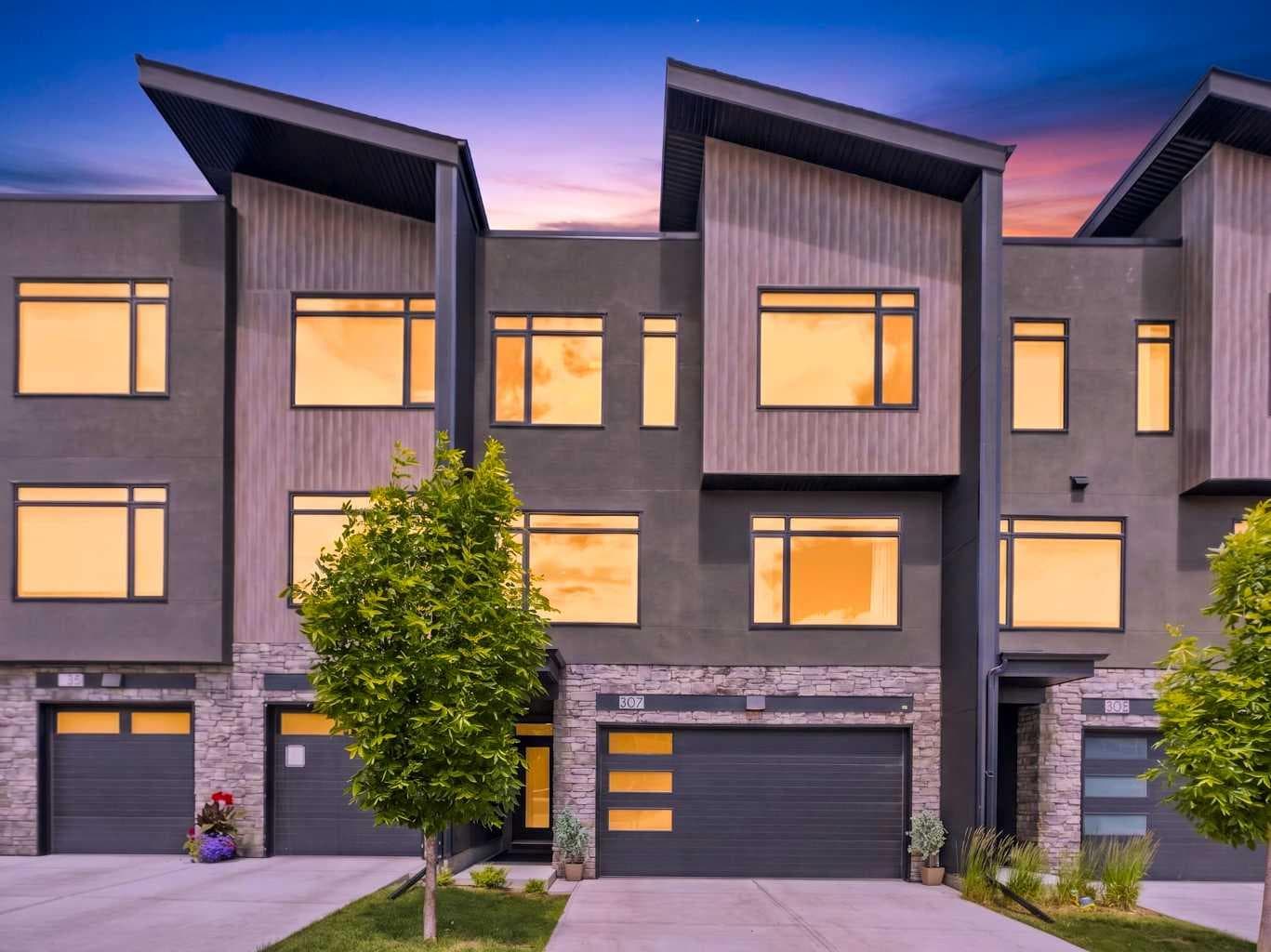 307 Royal Elm Road NW