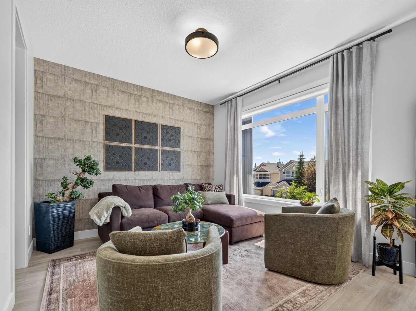 307 Royal Elm Road NW