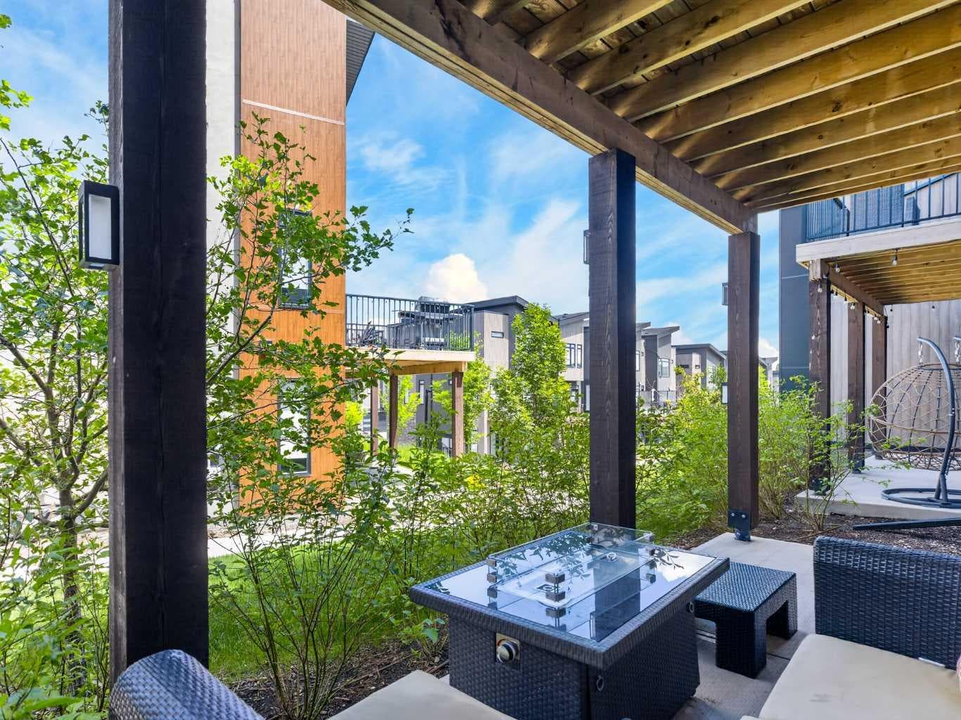307 Royal Elm Road NW