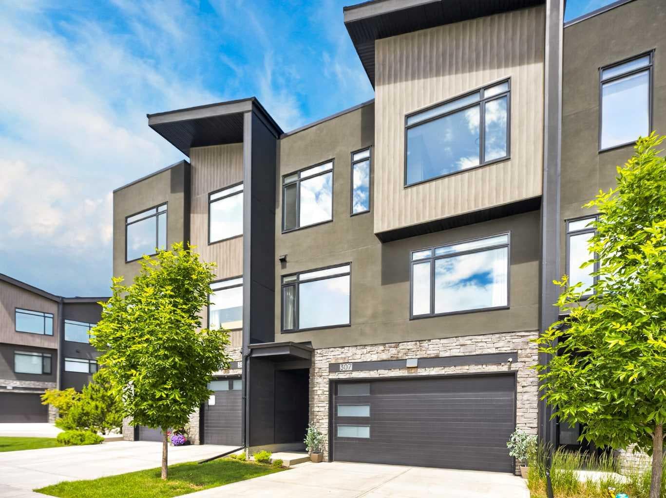 307 Royal Elm Road NW