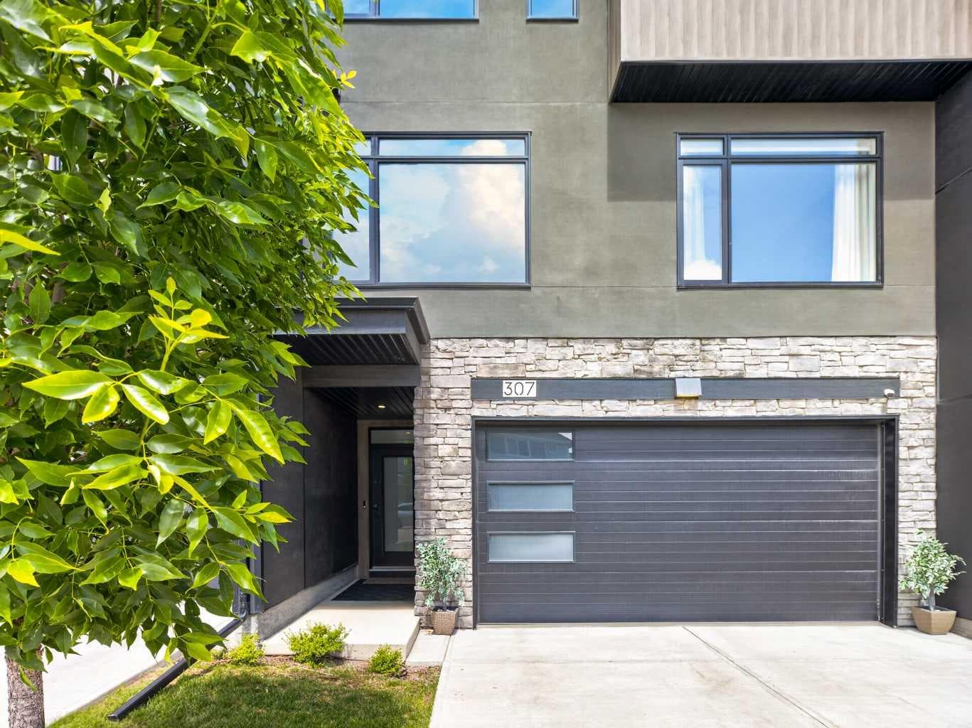 307 Royal Elm Road NW