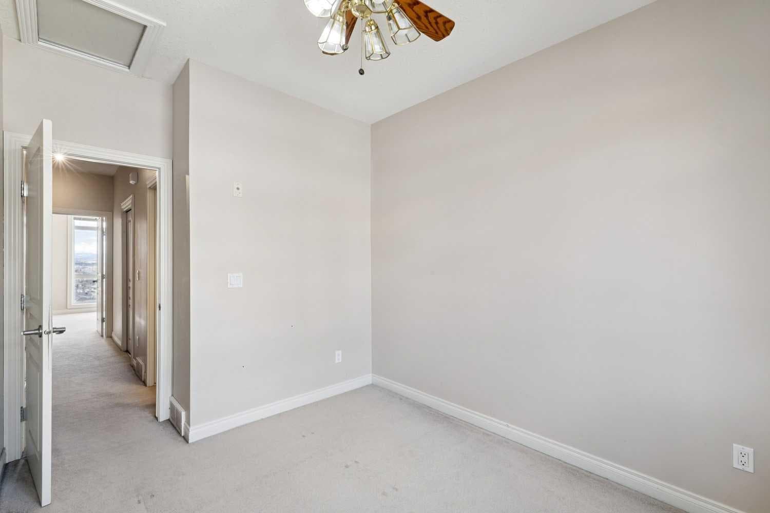14, 169 Rockyledge View NW