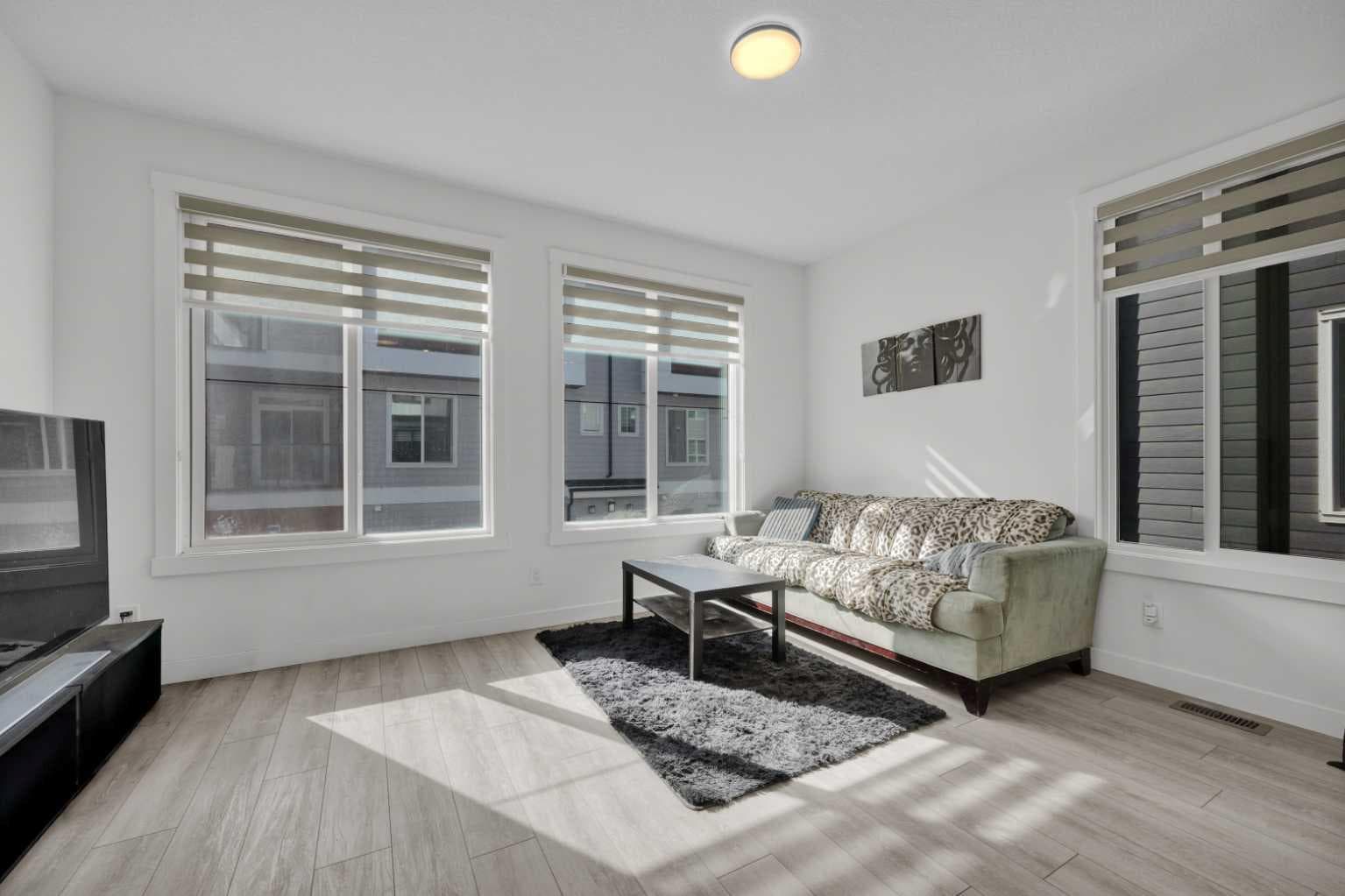 152, 380 Seton Villas SE