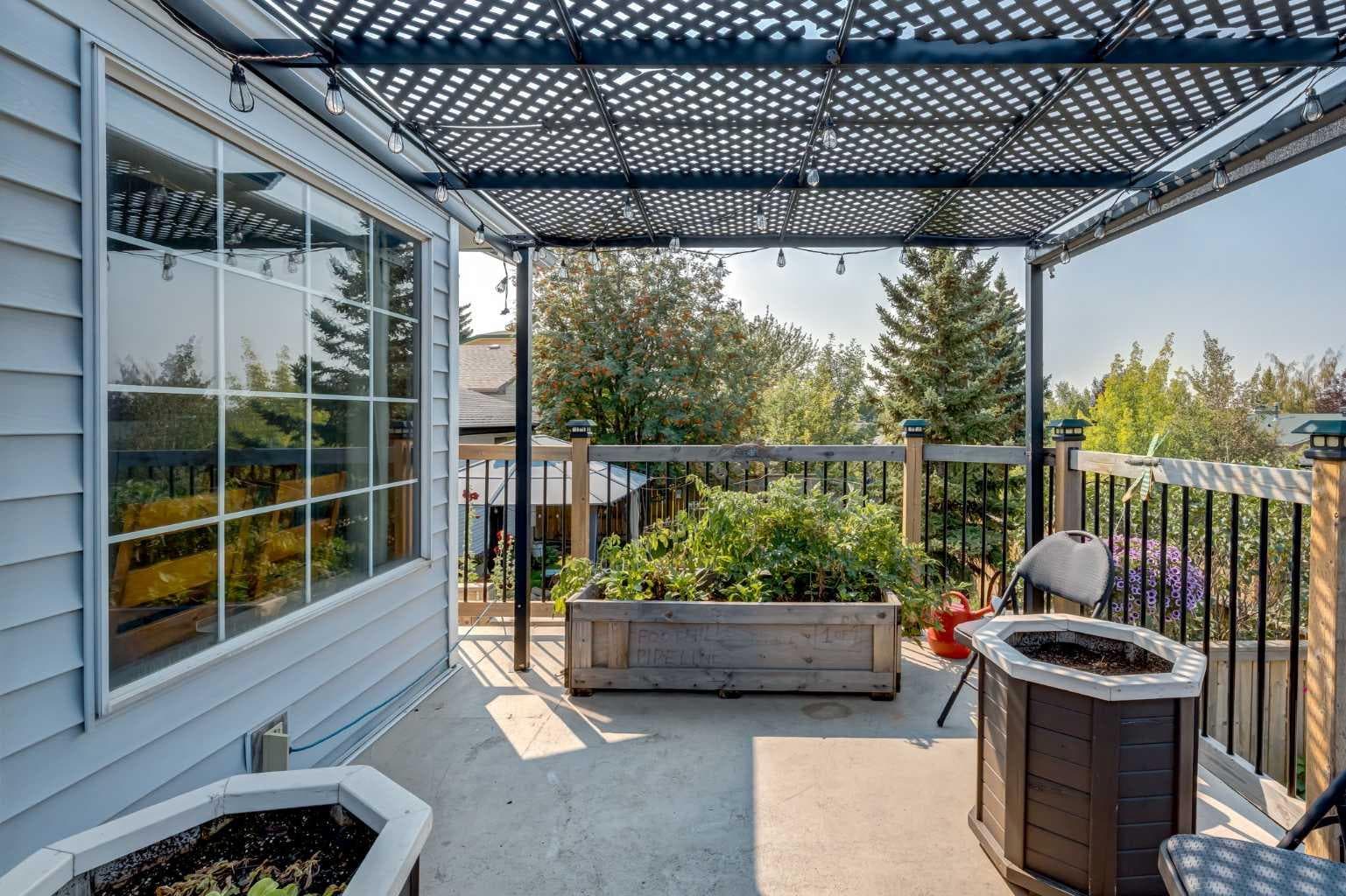 75 Sandstone Crescent SE