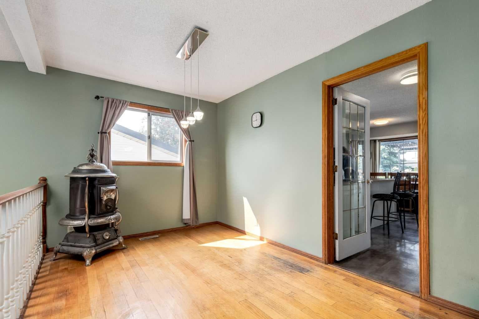 75 Sandstone Crescent SE