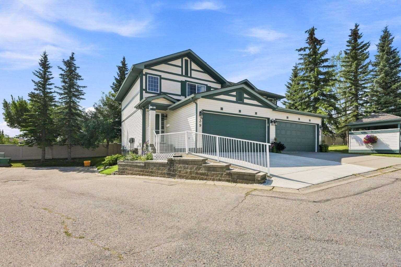 39, 10 Tuscany Valley View NW