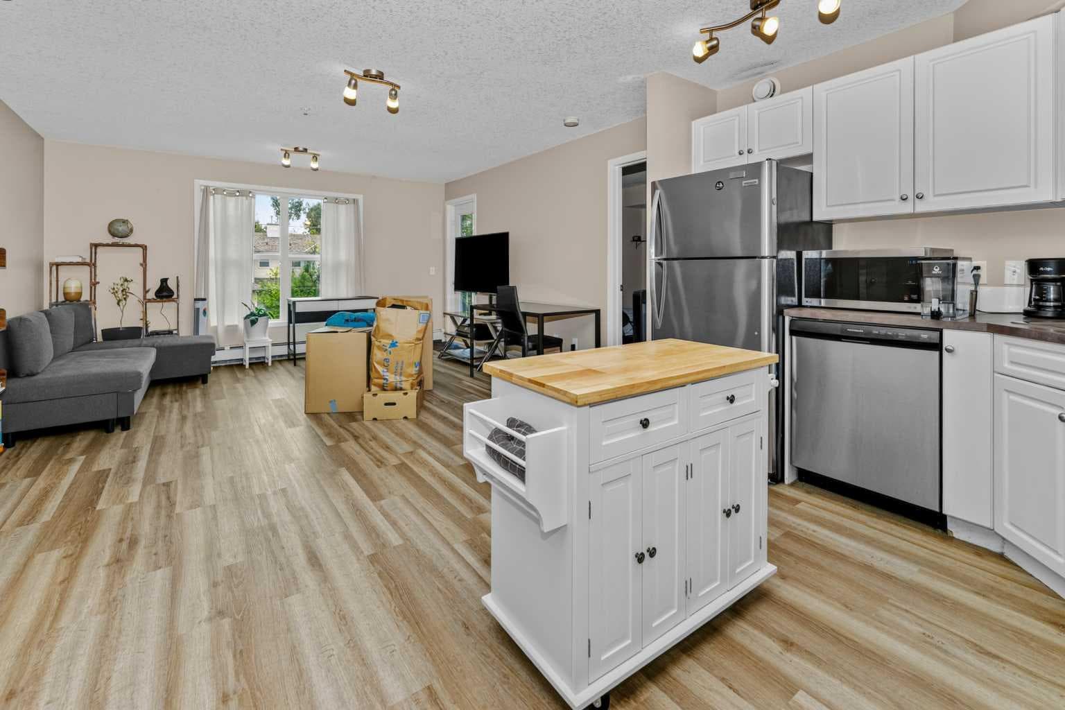 208, 2000 Applevillage Court SE