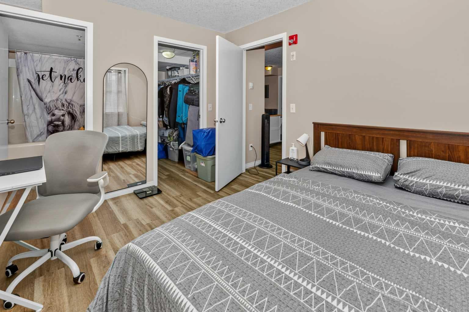 208, 2000 Applevillage Court SE