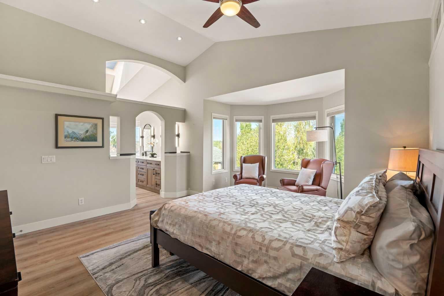 12 Mt Norquay Gate SE