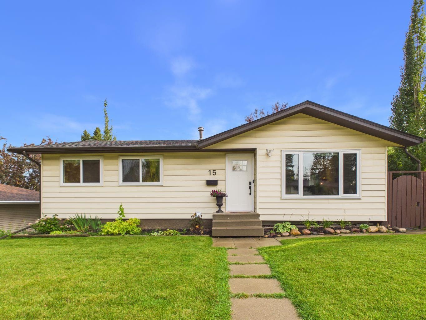 15 Hazelwood Crescent SW
