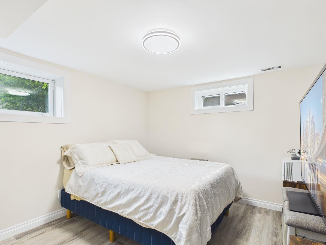 15 Hazelwood Crescent SW
