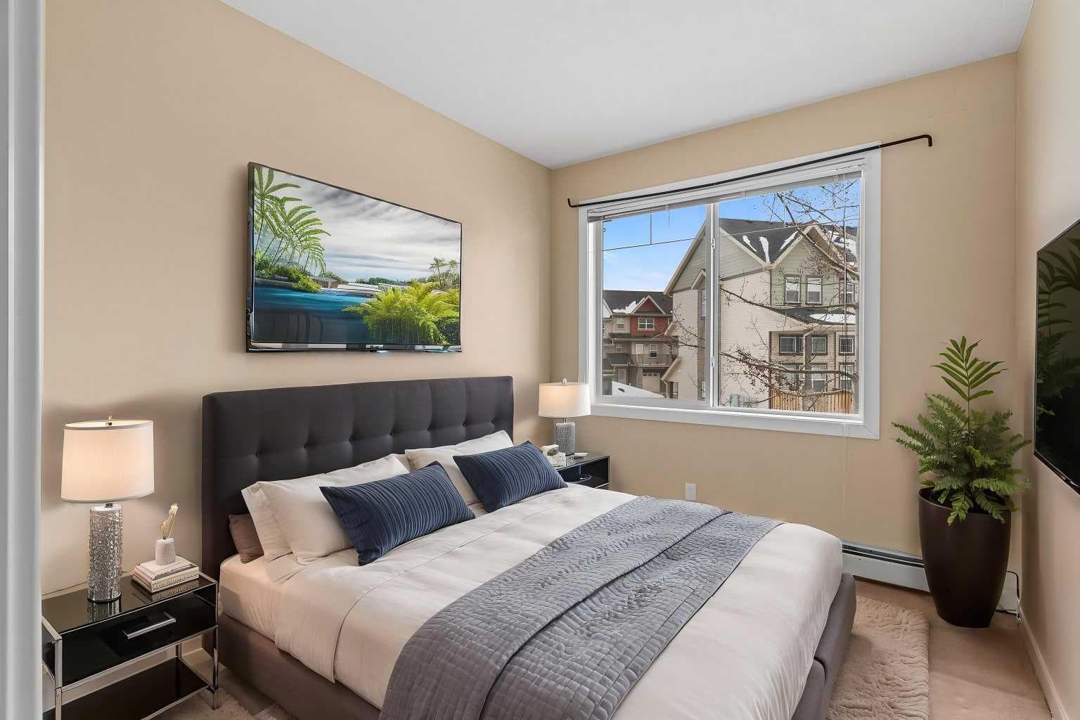 212, 10 Panatella Road NW