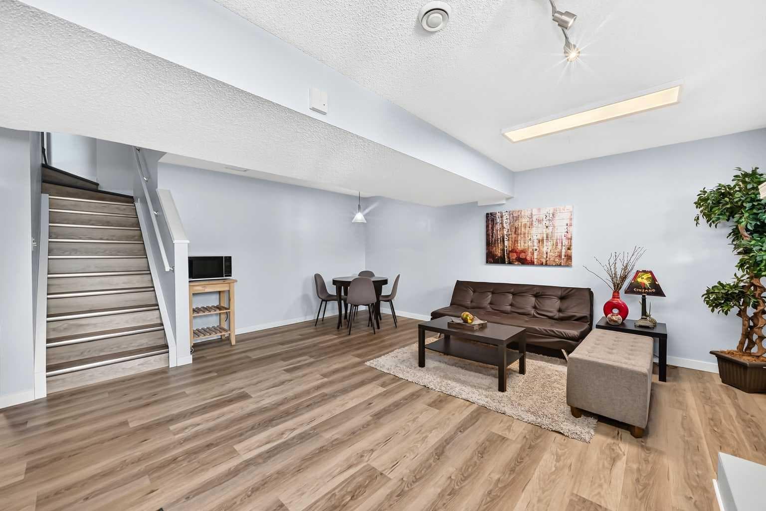 144 Riverstone Crescent SE