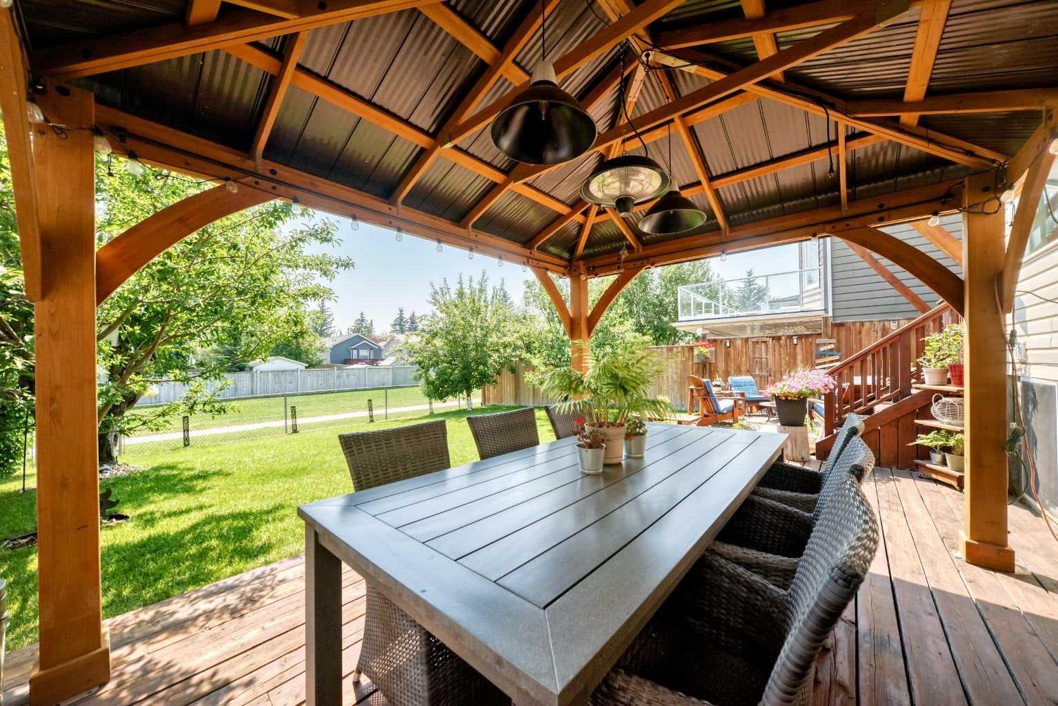 144 Riverstone Crescent SE