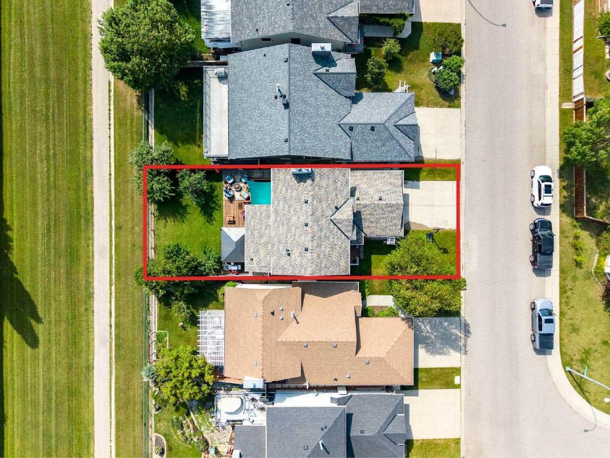 144 Riverstone Crescent SE