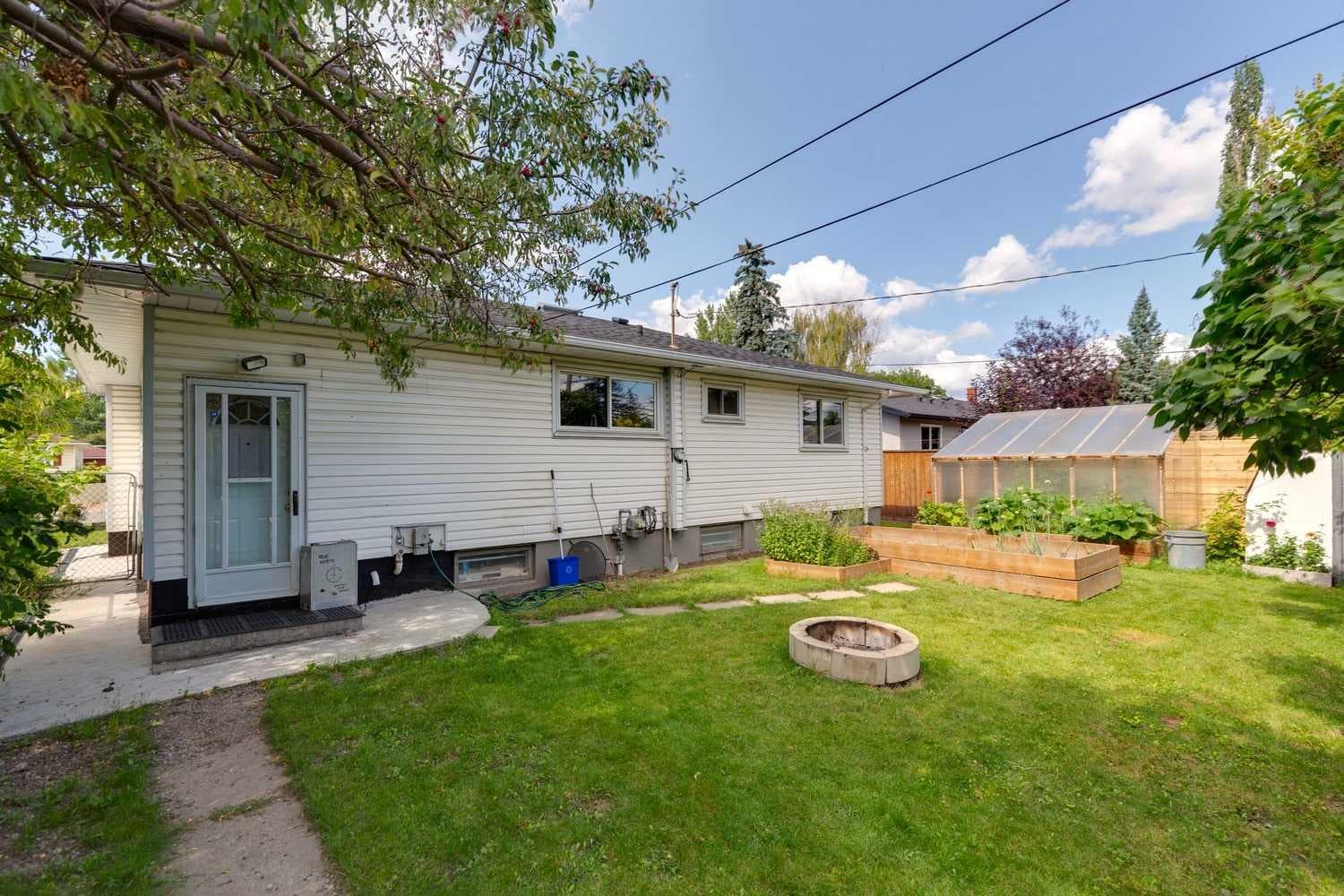 7304 5 Street SW