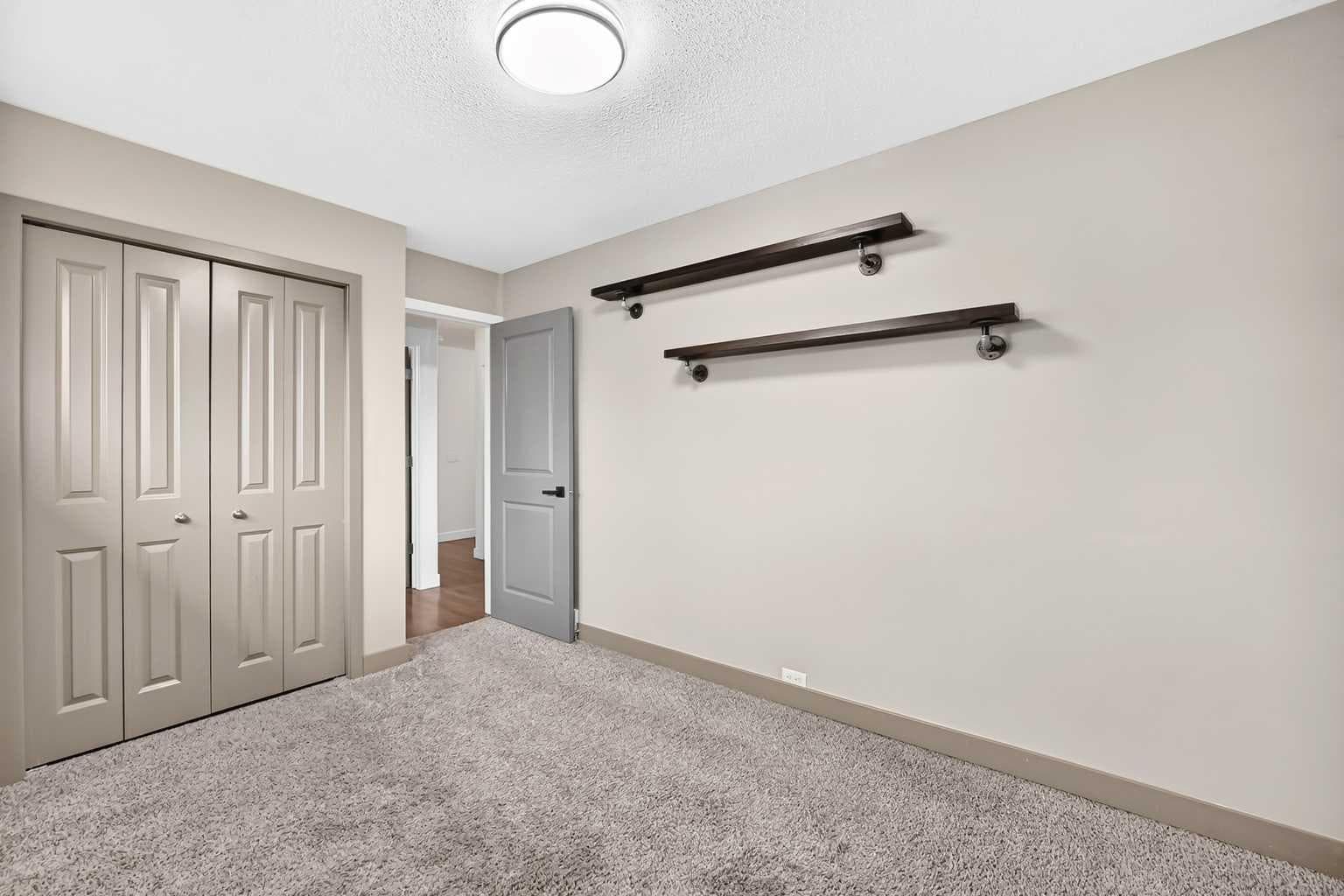 5839 Dalkeith Hill  