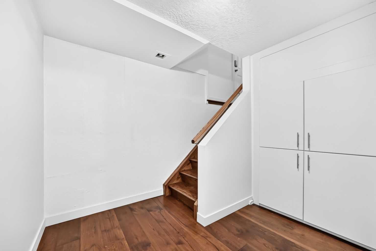 5839 Dalkeith Hill  