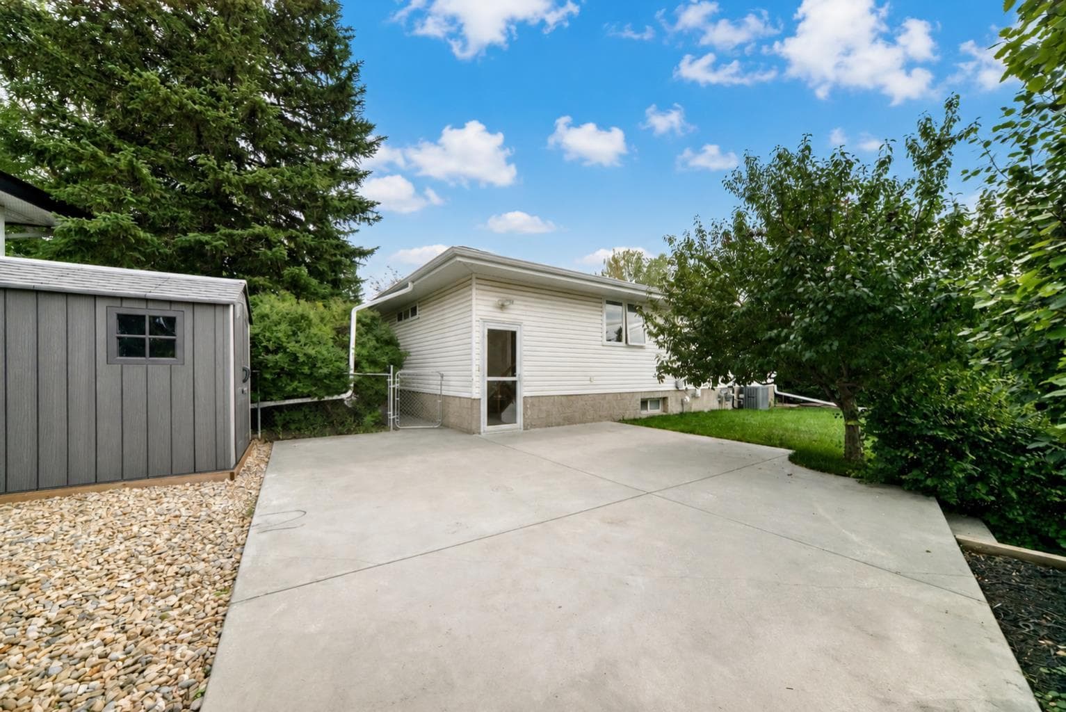 5839 Dalkeith Hill  