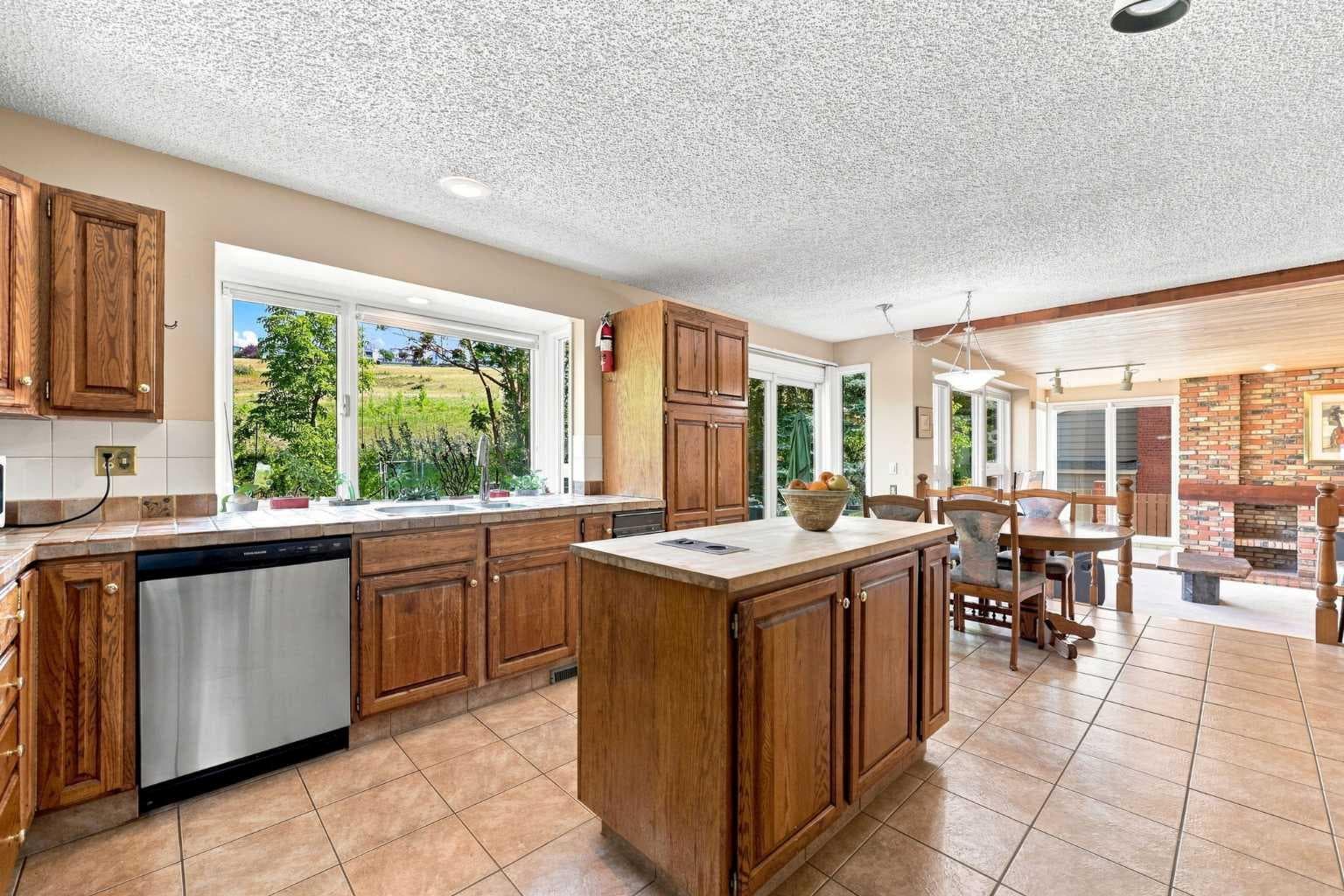 952 Edgemont Road NW