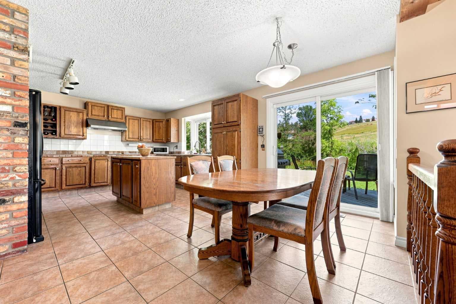 952 Edgemont Road NW