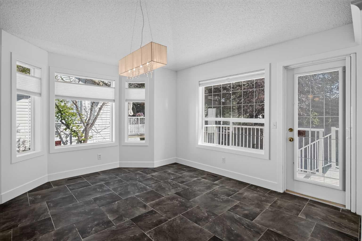 113 Mt Douglas Villas SE