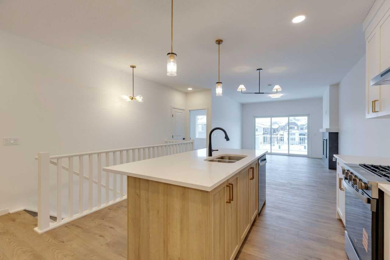 1402 Bayview Crescent SW