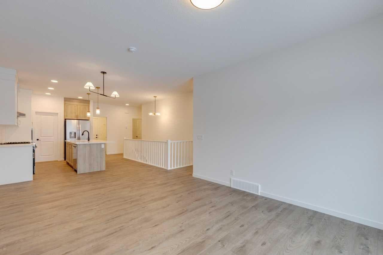 1402 Bayview Crescent SW