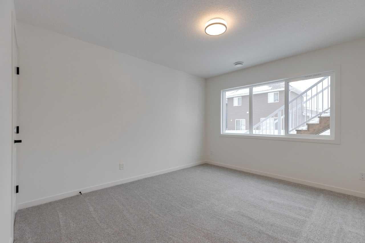 1402 Bayview Crescent SW