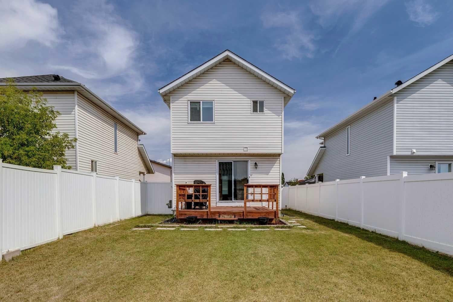 151 Rivercrest Close SE